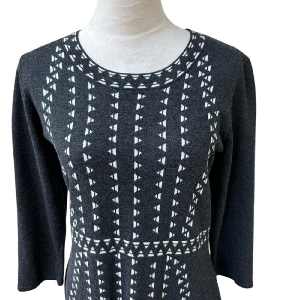 DANNY & NICOLE. Charcoal Grey & White‎ Sweater Dress. Size Large. Long Sleeves.